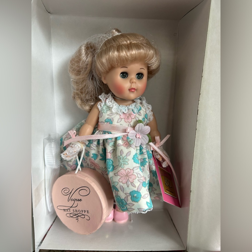 NRFB New Ginny 8” Circa 2000 Picture Perfect